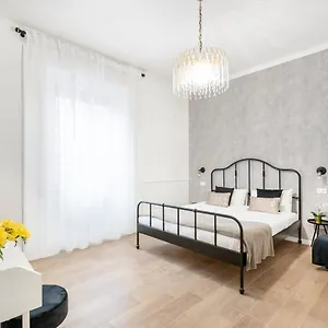 White Flat Ground Floor Apartamento
